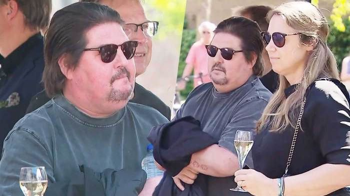 Martijn Krabbé reageert voor het eerst op diagnose Freek, fans in ... Ben gibbard julien baker more cover frightened rabbit at scott hutchison tribute show watch