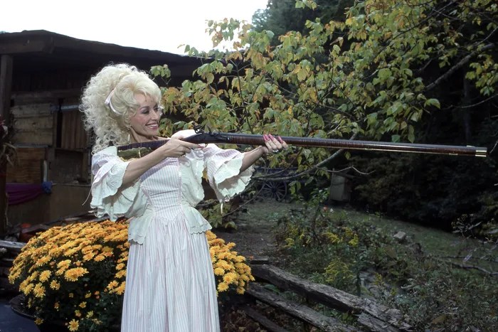Dolly Parton Had The Best Reaction To This 'Jolene'-Inspired ... Holly herndon covers dolly parton jolene using ai listen