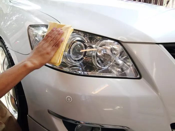 How To Clean Headlights Using Vinegar - Detailed DIY Guide (2020) Clean Headlights with Vinegar