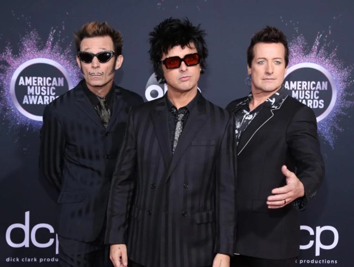 Green Day Release Cover of Blondie's 'Dreaming' Listen to green day cover blondies dreaming