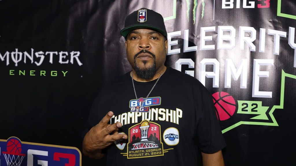 Ice Cube - Arrest The President (Türkçe Altyazılı) - YouTube Ice cubes new song is called arrest the president listen