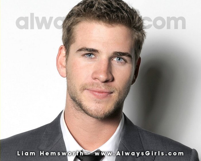 Liam Hemsworth - Liam Hemsworth Wallpaper (28675955) - Fanpop Liam gallaghers first interview in 3 years is everything you want it to be