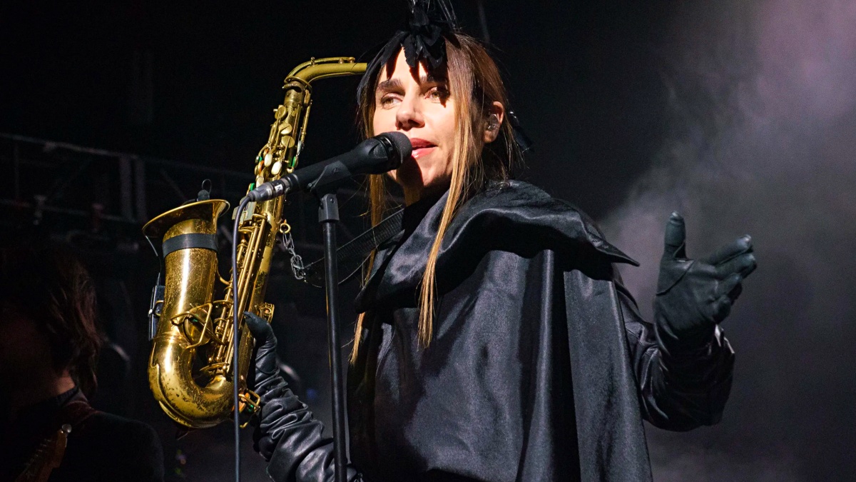 Pj harvey announces tour