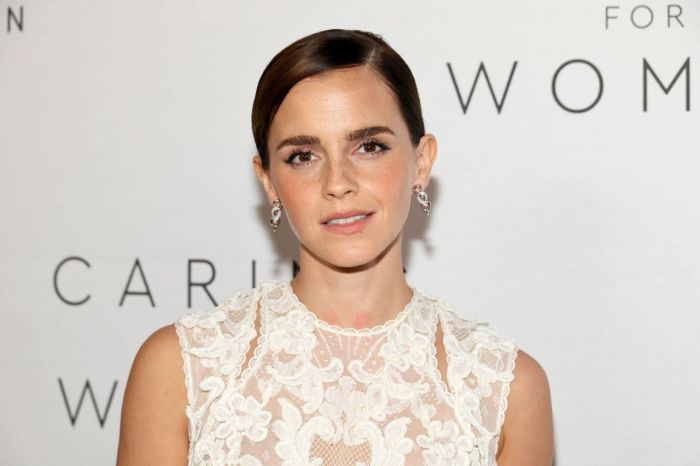 Emma watson insisted on keeping her freckles in beauty and the beast