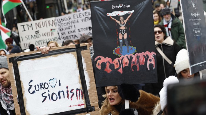 Roger waters urges madonna to boycott eurovision israel performance in guardian op ed