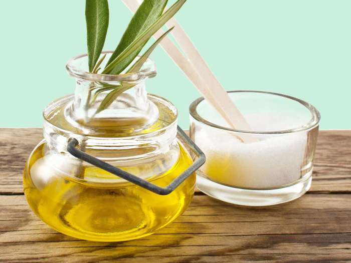 25 Ways on How to Exfoliate Skin Naturally at Home Exfoliate Your Skin With Olive Oil and Sugar