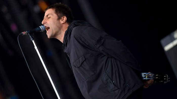 Liam gallagher 2000 hi-res stock photography and images - Alamy Watch liam gallagher perform 2 songs on colbert