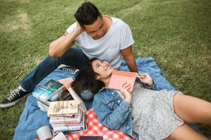 15 early dating signs he likes you (complete guide) - Hack Spirit Know if He Likes You After the First Date