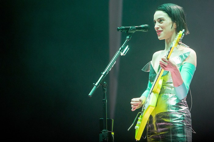 Watch St. Vincent play ‘Slow Disco’ on the telly | Dork Watch St. Vincent play ‘Slow Disco’ on the telly | Dork