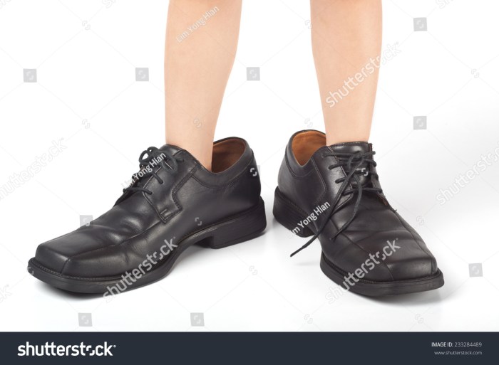 This Is Why You Should Never Wear Shoes That Are Too Big Wear Shoes That Are Too Big
